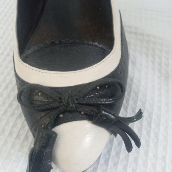 Ralph Lauren Leather Navy and White Spectator Style Pumps Never Worn Size 9 - Picture 4 of 7